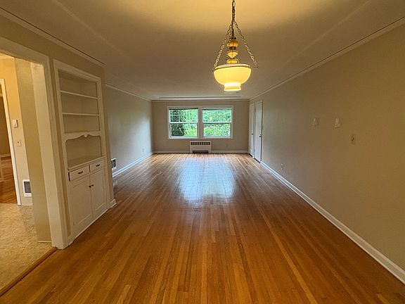 4th image of 2145 NE Hancock St #5