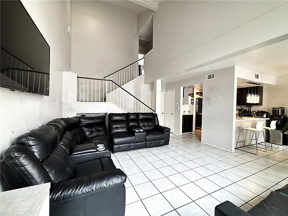 4th image of 820 W Compton Blvd Unit 16