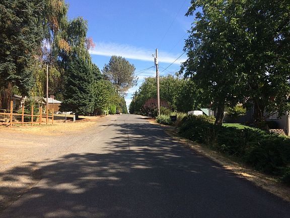 4th image of 4213 NE 38th St