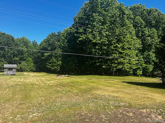 4th image of 3594 N Lapeer Rd