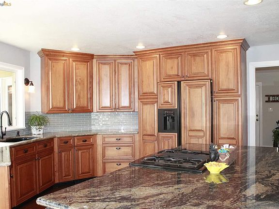 3rd image of 2522 Lakeview Dr