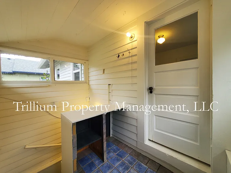 6425 N Curtis Ave — Photo 18