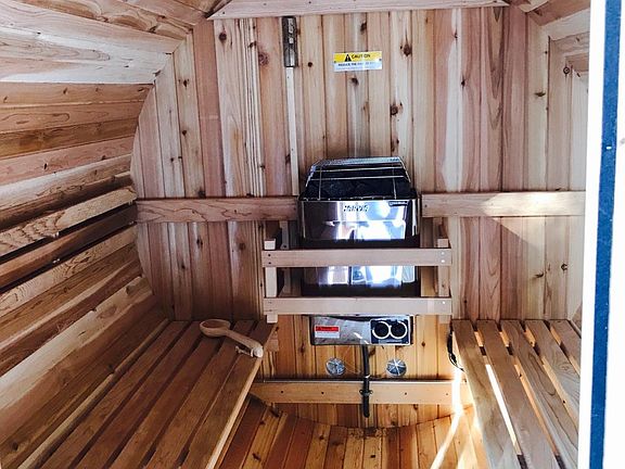 The new Sauna near fire pit and jacuzzi