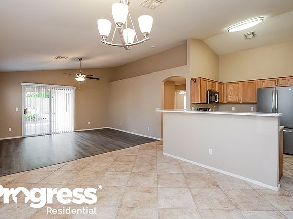 5th image of 803 S Chatsworth