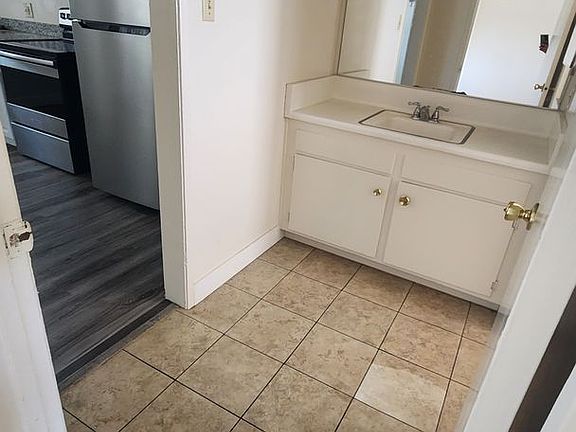 5th image of 4620 Marconi Ave #14