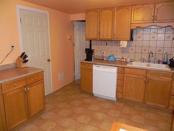 4th image of 3909 N Newland Ave