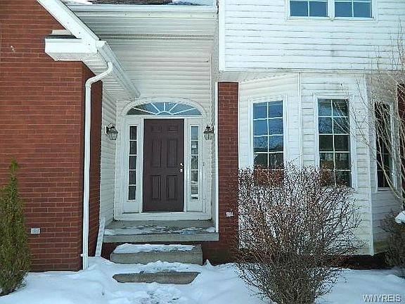 2nd image of 16 Hill Valley Dr