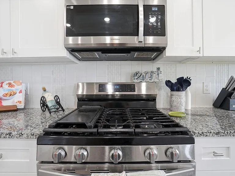 4254 Mesa Dr — Photo 13