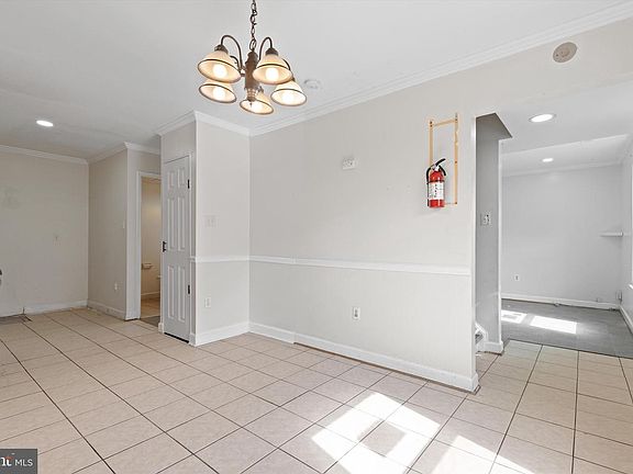 5th image of 571 W Diamond Ave #40