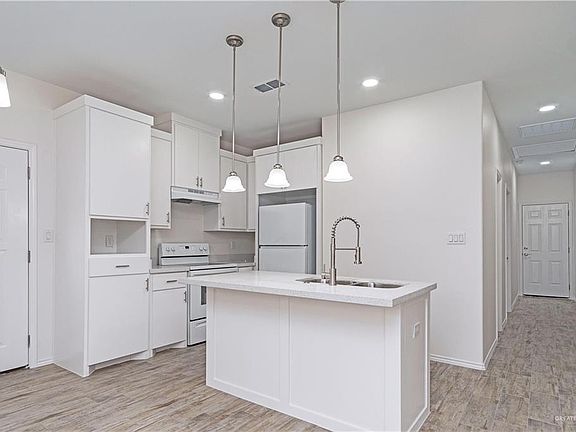 5th image of 2210 E Valley Cir #B