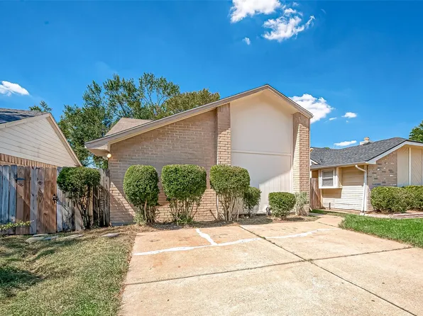 7111 Village Lake Dr, Cypress, TX 77433