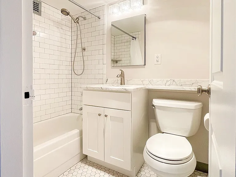 9 Hawthorne Pl #11J — Photo 12