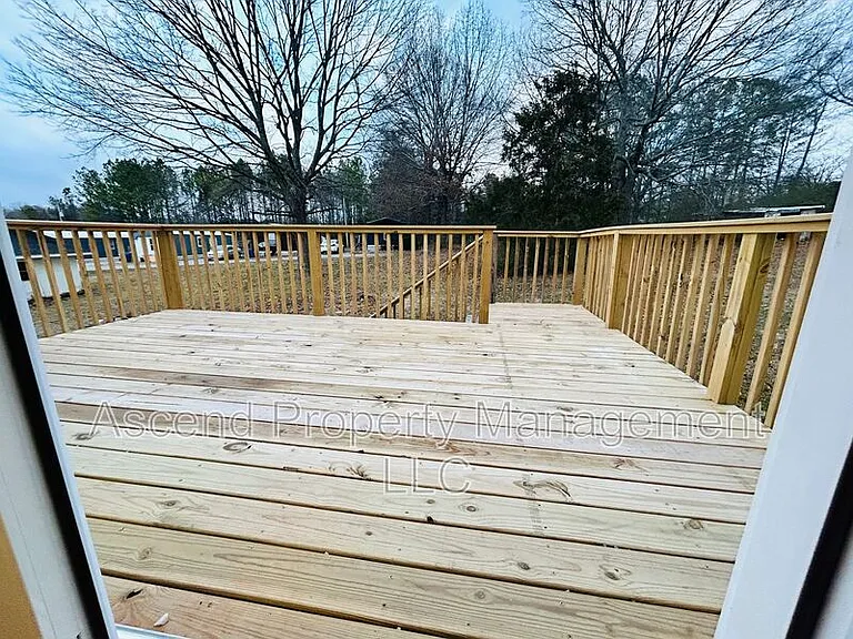 370 Julian Rd — Photo 9