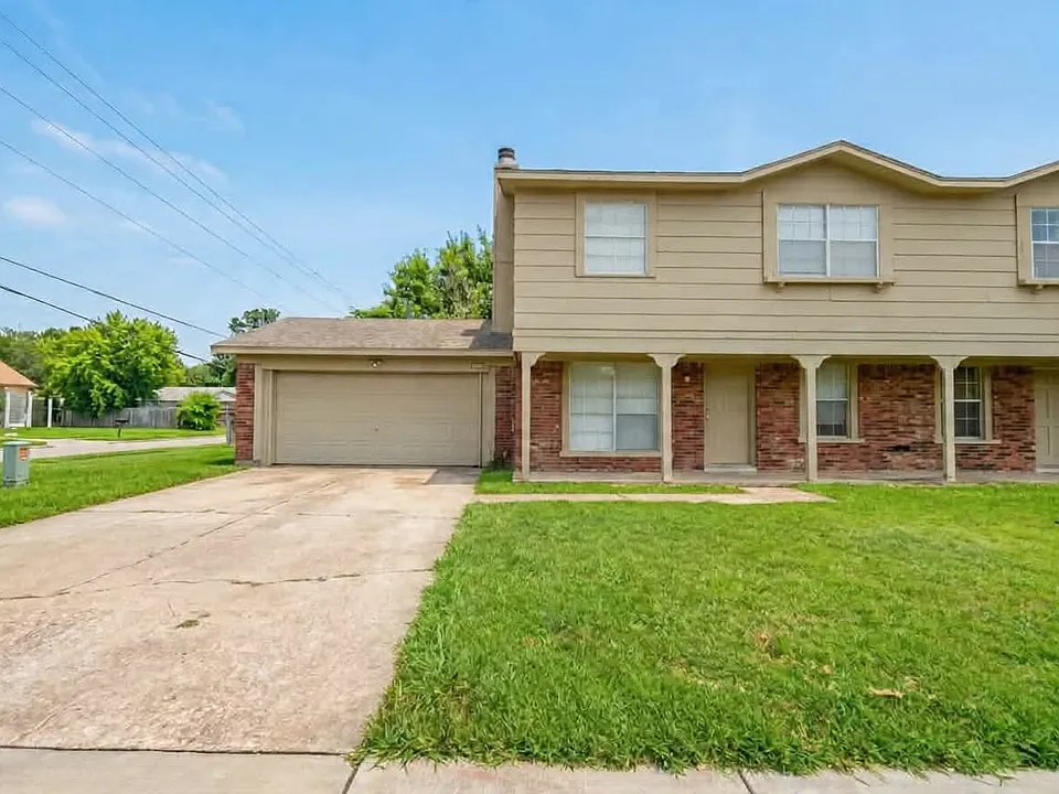 9916 E 22nd Pl