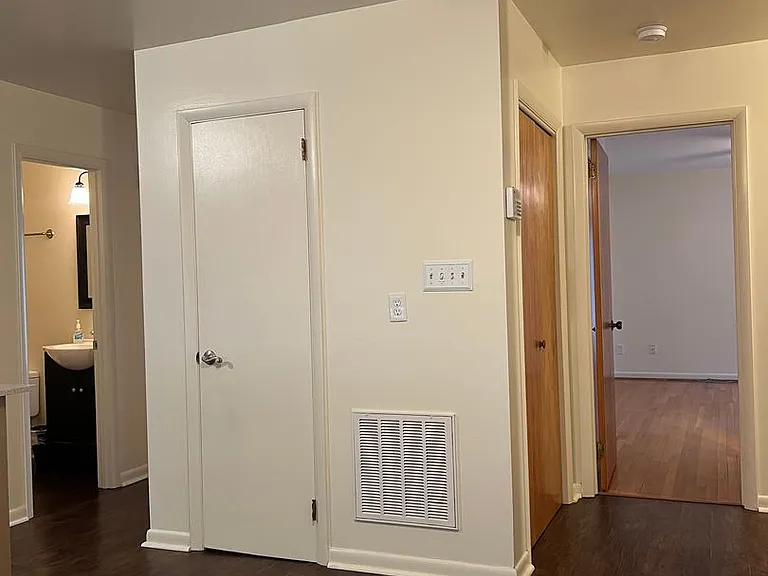 8 Butler Pl — Photo 18