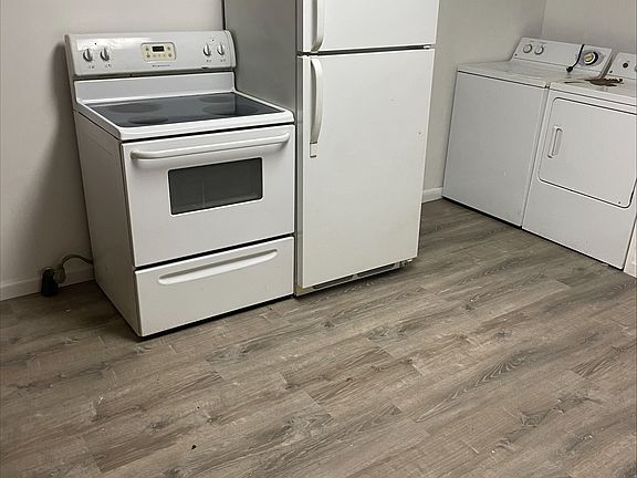 5th image of 837 E Center St #1