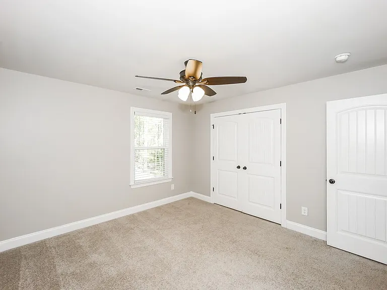 102 Peyton Ct — Photo 13