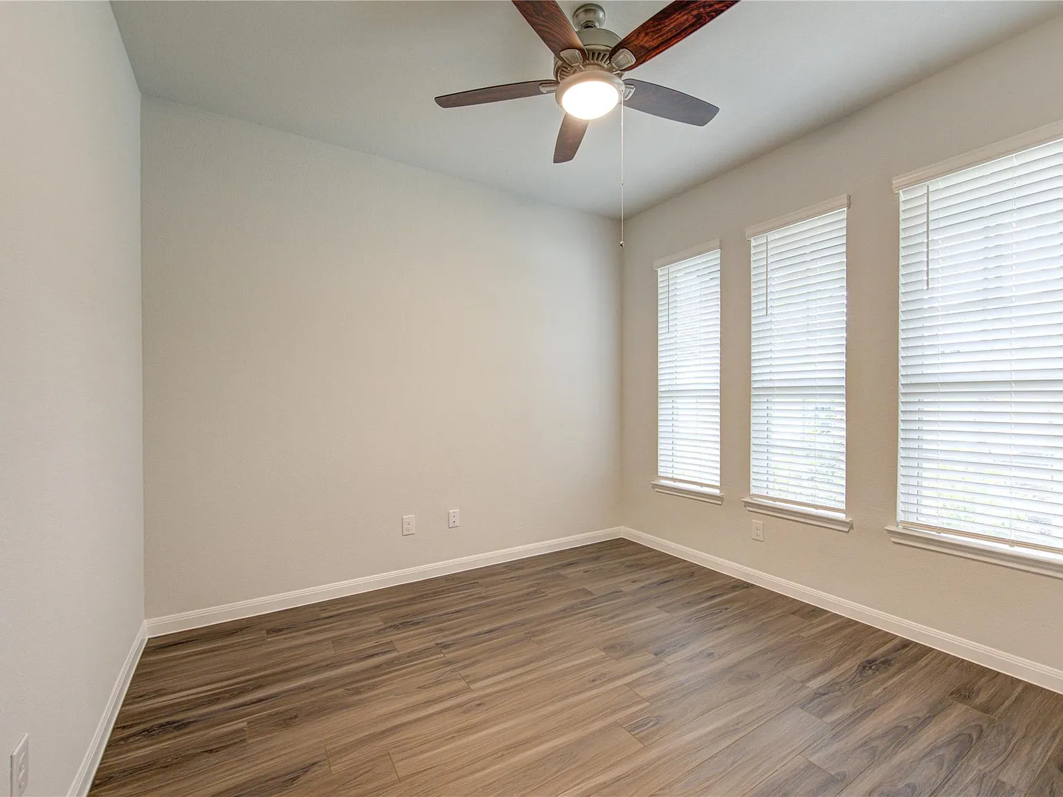 4 bed, 2.5 bath, $3,500 — Photo 3