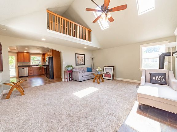 2nd image of 1395 Sunny Dr