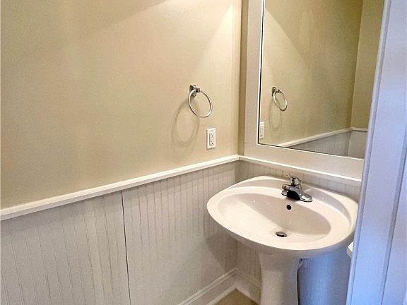 5th image of 1725 Harvey Mitchell Pkwy S APT 1728
