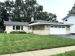 724 Burning Tree Ln, Naperville, IL 60563