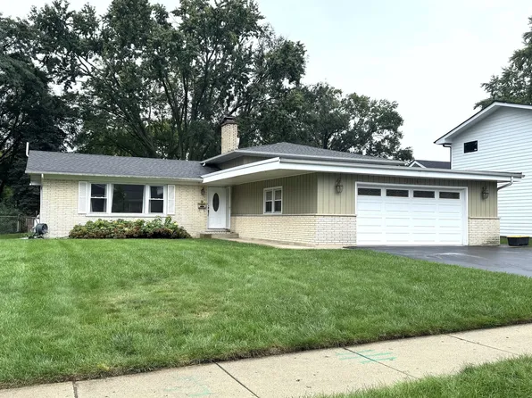 724 Burning Tree Ln, Naperville, IL 60563