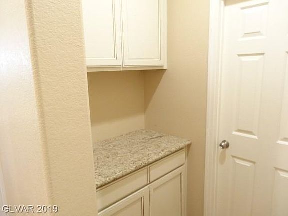4th image of 977 Noah Valley St #0