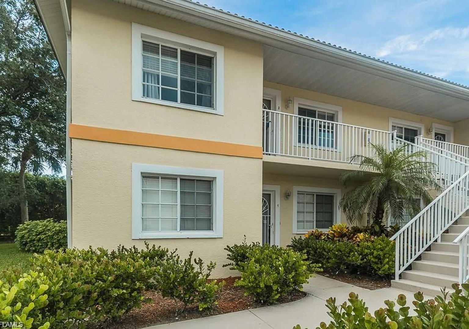 Seasonal Furnished Escape The Cold And Stay At Crown Pointe 2/2 Fully Furnished Condo — Photo 1