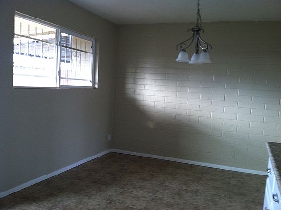 4th image of 2611 W Rose Ln #B11