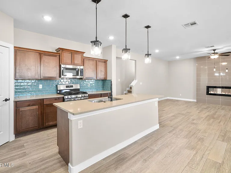 10013 Hueco Junction Rd — Photo 20