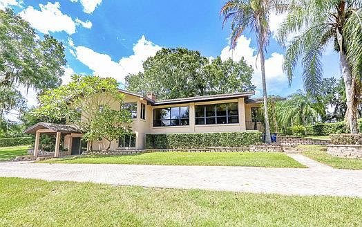1st image of 2821 Lakeview Dr