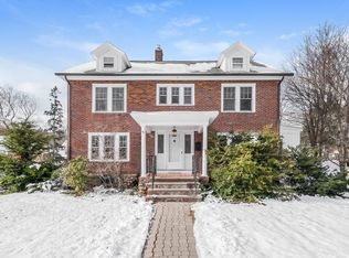 37 Creswell Rd, Worcester, MA 01602