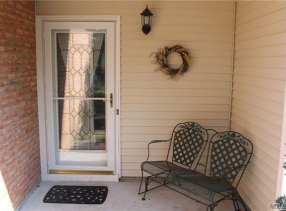 4th image of 46 Standish Dr
