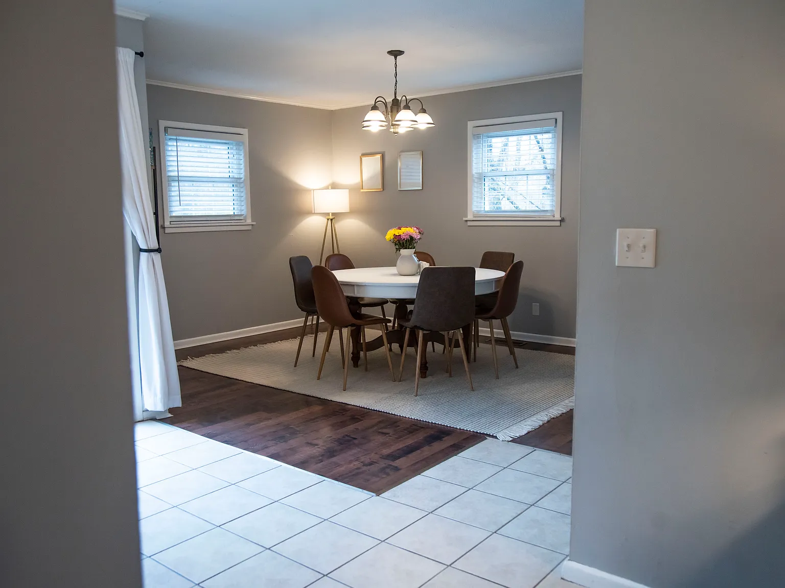2324 W Holly St — Photo 4