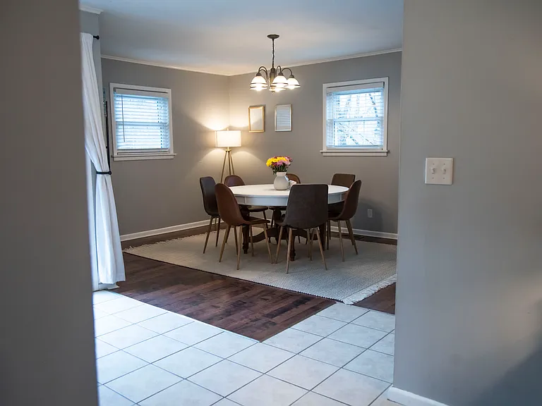 2324 W Holly St — Photo 4
