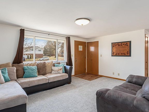 3rd image of 469 King Ct