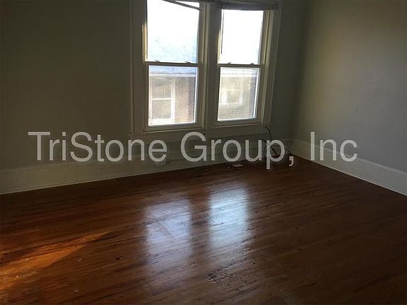3rd image of 125 W Bell St