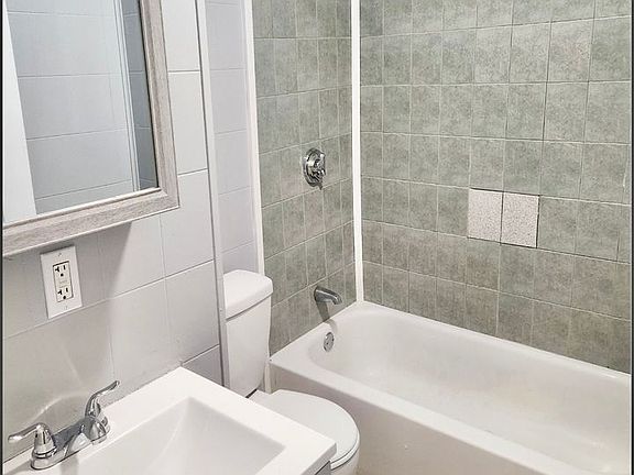 5th image of 22-24 Lawn Ave Unit 1F