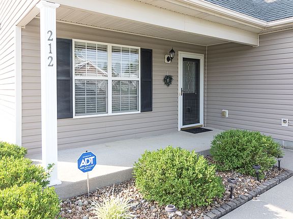 4th image of 212 Applewood Ln