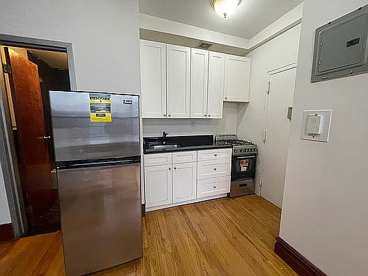3rd image of 1093 2nd Ave #3RN