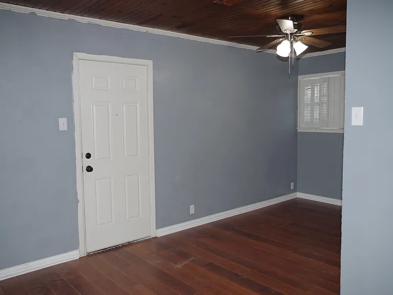 Extra room connecting kitchen and garage