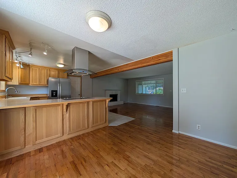 2425 Leyton Ln — Photo 8