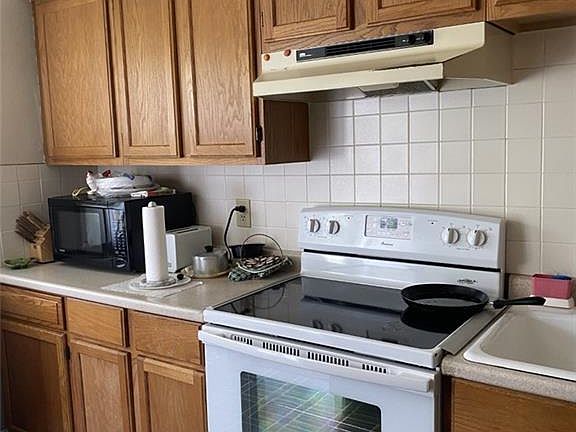 3rd image of 2 Vickwood Ln