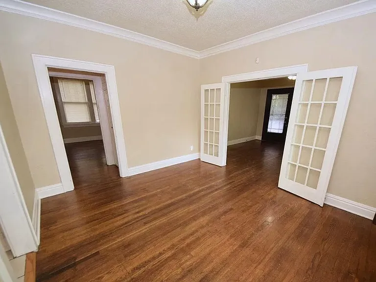 900 N Willett St — Photo 3