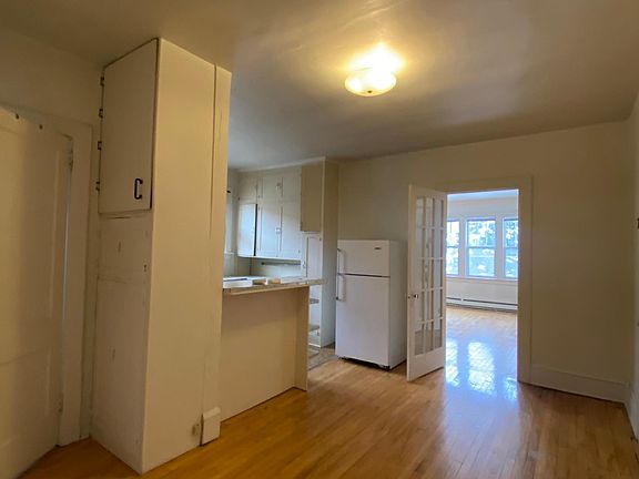 4th image of 1823 Portland Ave APT 8