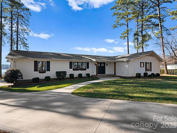 5th image of 111 Breezeview Pl