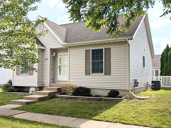 1307 Ogelthorpe Ave, Normal, IL 61761