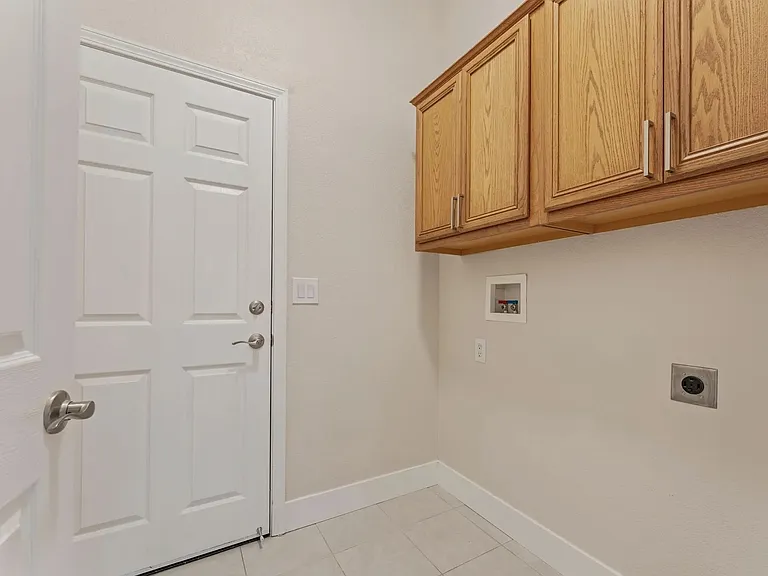 1058 Chip Ct — Photo 11