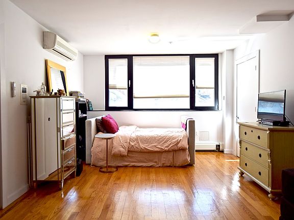 3rd image of 349 Metropolitan Ave #1B