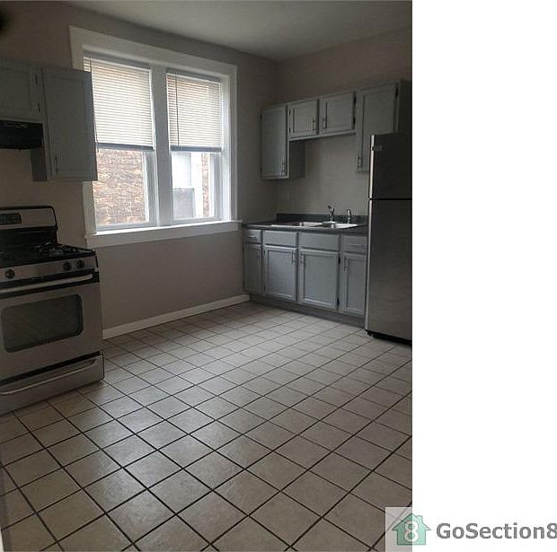 1st image of 7742 S Phillips Ave #3D